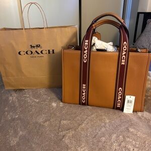 SHIPS SAME DAY! Coach Smith Tote, NWT